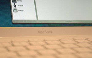 Mein erster Mac - ein kleines Macbook. Für meine Zwecke ausreichend und wunderschön.